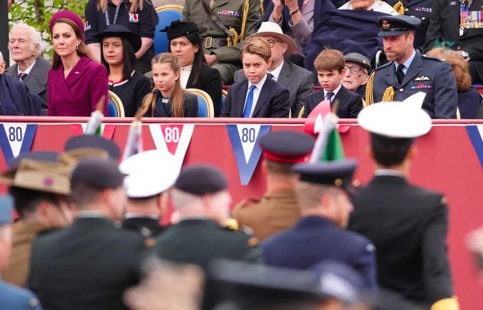George, Charlotte and Louis de Wales at the Buckingham balcony for the 80th anniversary of the Liberation