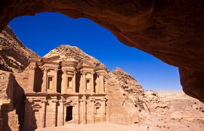 In Petra, Jordan, nearly 1,800 tourists evacuated after floods