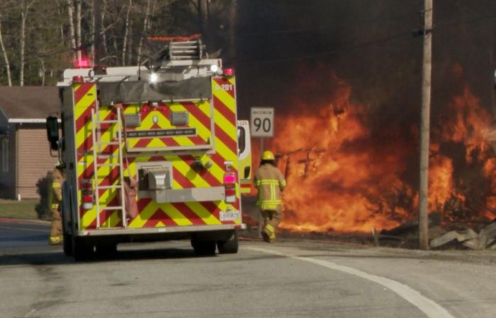A fire forces the closure of Route 117 in Rouyn-Noranda