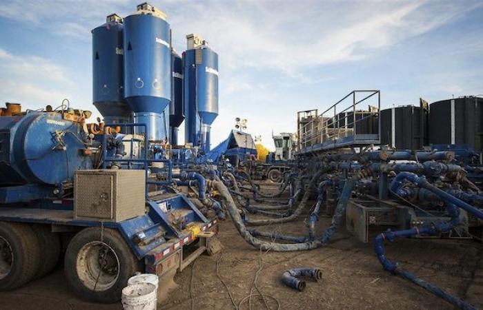 A company wants to open a sand mine for the production of LNG
