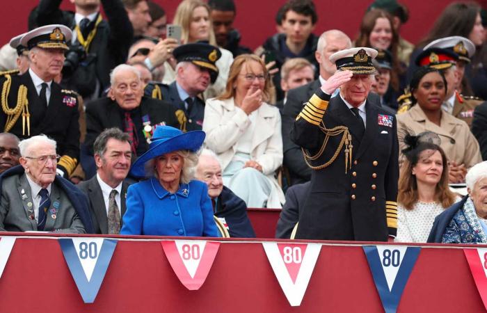 George, Charlotte and Louis de Wales at the Buckingham balcony for the 80th anniversary of the Liberation