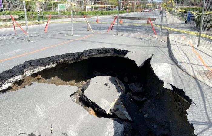 Video | “We have never seen that!”: The road sank above a water pipe in Notre-Dame-de-Grâce