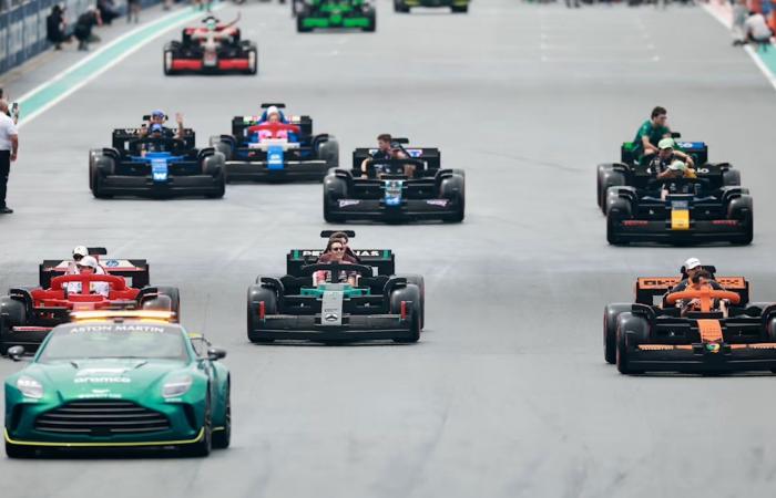 Lego parade at the Miami Grand Prix | self-illustrated