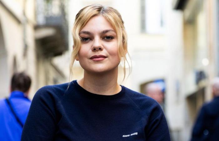 On Instagram, Louane pose in swimsuit