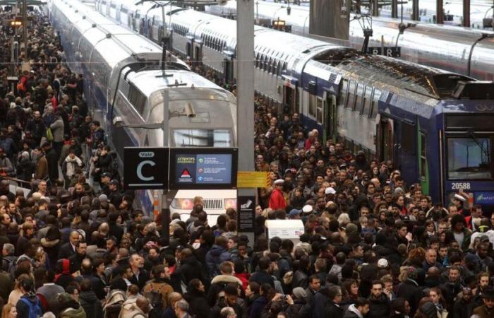 The unbearable return of blackmail to the railway worker strike during the great departures