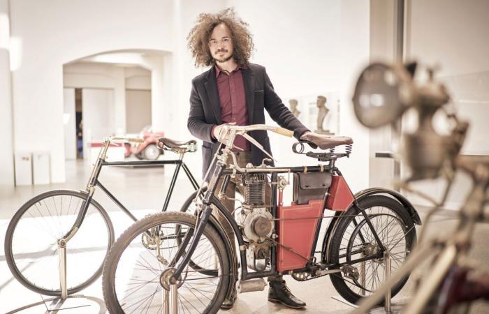 With this electric motorcycle, Skoda reinvents his past