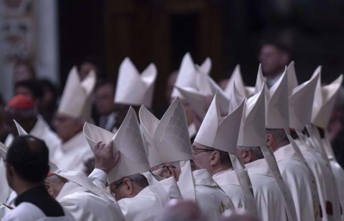 Day by day, what is the conclave calendar?