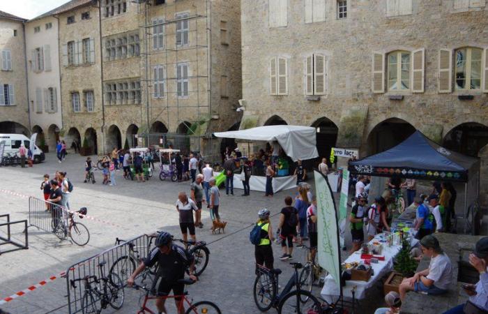 Villefranche-de-Rouergue. The bicycle was celebrating this Saturday, Place Notre-Dame