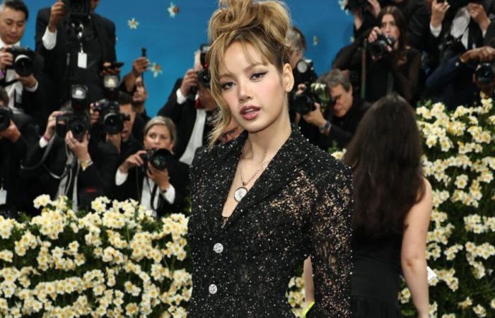 Lisa de Blackpink dares the no pants trend for her first put gala