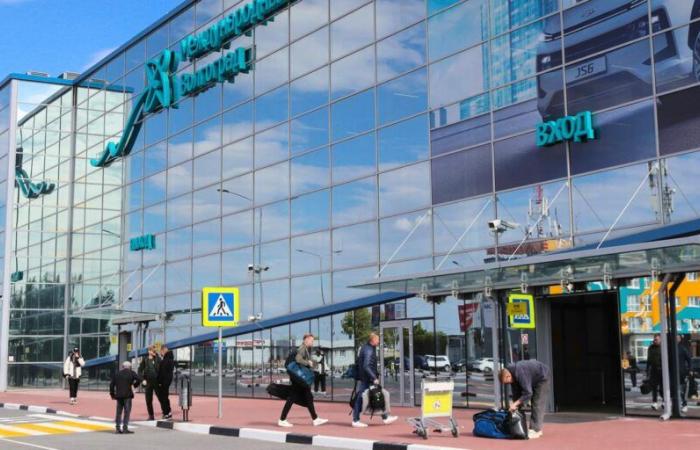 In Russia, the functioning of a dozen airports disturbed following multiple attacks of Ukrainian drones