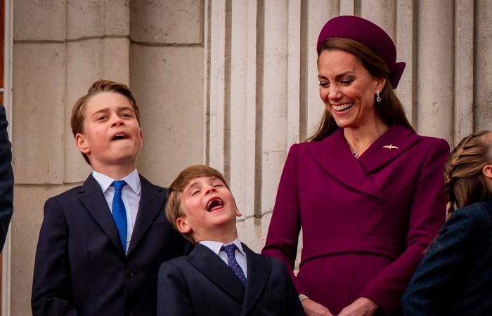 George, Charlotte and Louis de Wales at the Buckingham balcony for the 80th anniversary of the Liberation