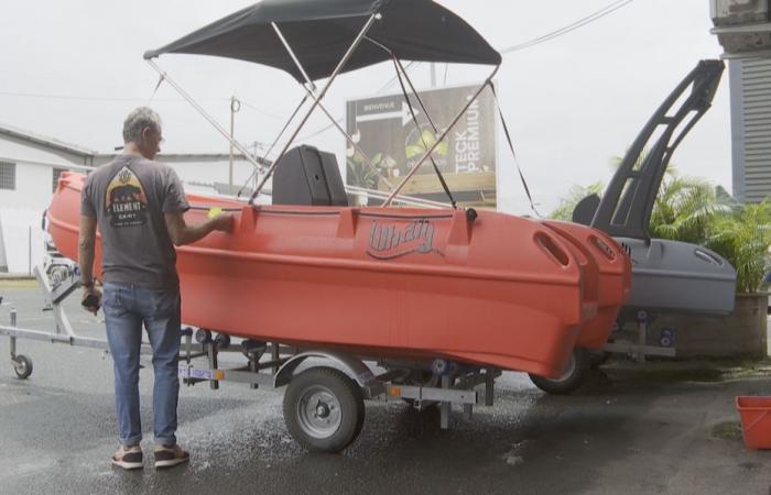 A bucket was stolen from his boat in the Bay of Deshaies