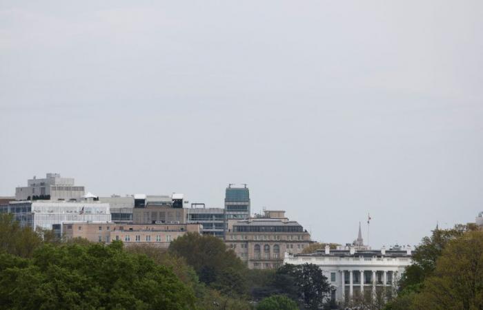 Washington offers $ 1,000 to migrants to leave the country