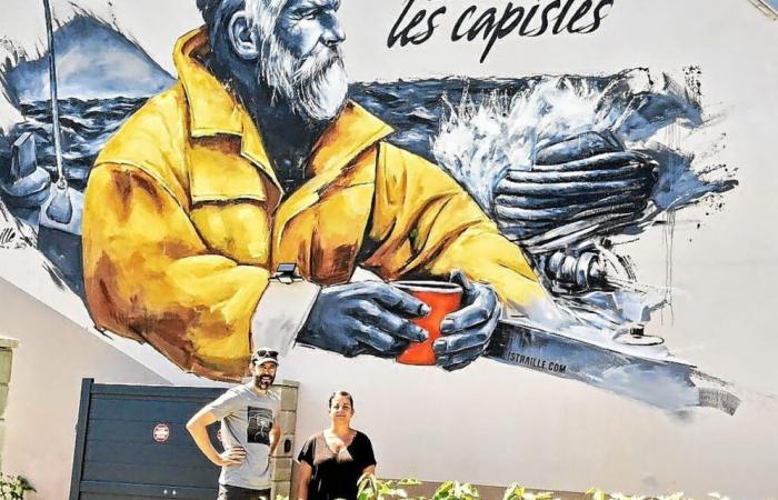 The bar-tabac les Capistes in Audierne sublimated by the wall work of the Painter Istraille