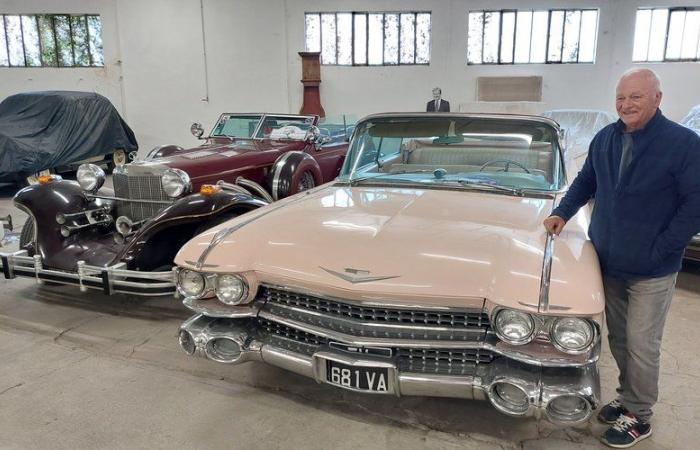 The crowd of vintage mechanics enthusiasts expected at the 2nd stock exchange of auto, motorcycle and tractor of Narbonne parts