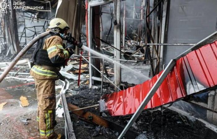 A fire caused by Russian bombing ravages the largest Kharkiv market