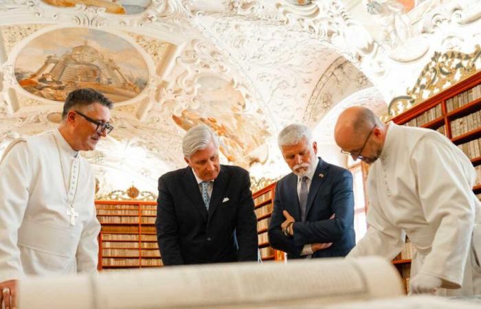 King Philippe visits the famous Baroque library of the Strahov monastery in Prague