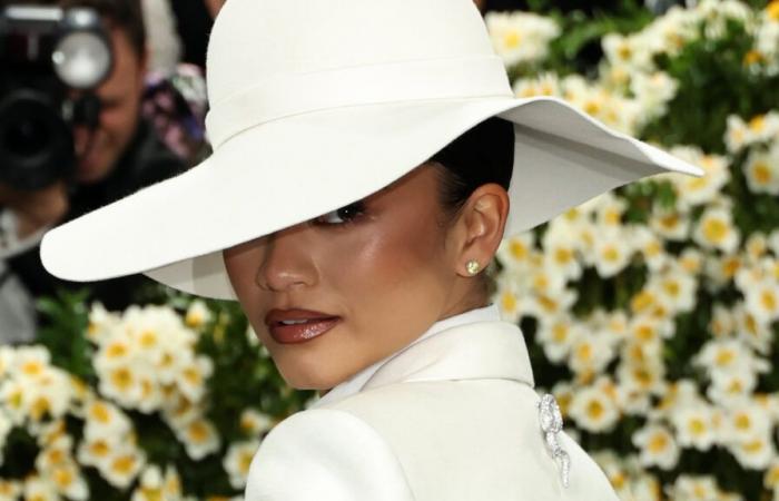 Zendaya’s Met Gala 2025 Red Carpet Look Photos and Suit, Up Close