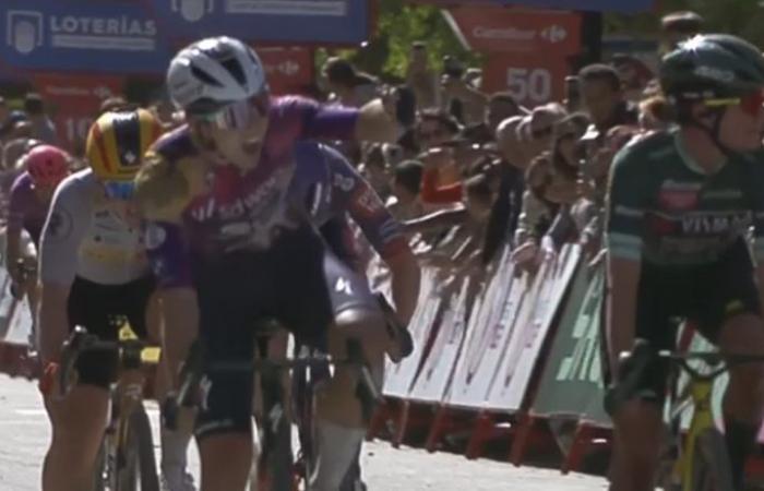 Cycling. The Vuelta Femenina – Femke Gerritse beats your 3rd stage … and takes the red