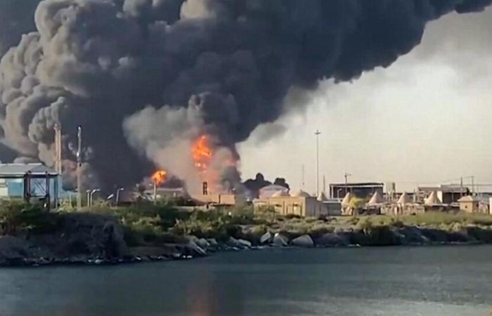 Images of a fire in Port-Soudan where explosions were heard