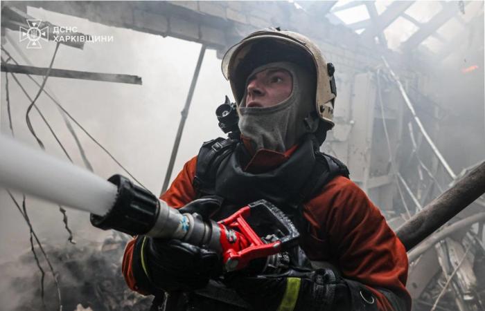 A fire caused by Russian bombing ravages the largest Kharkiv market