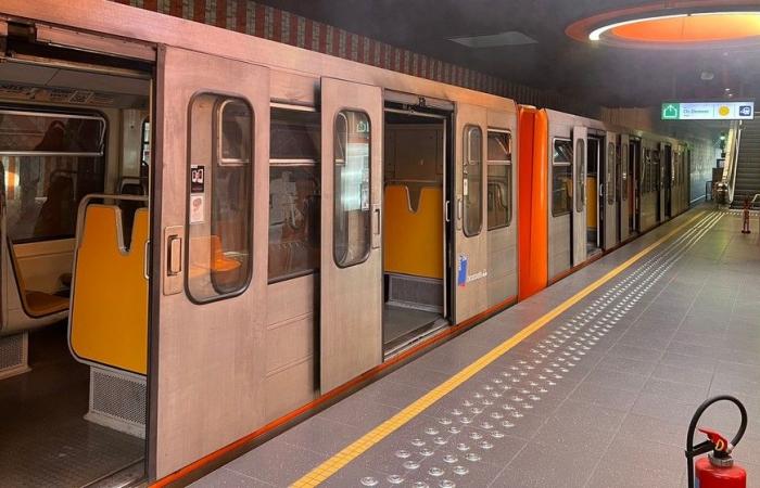 Lines 2 and 6 of the metro resumed service after the fire on Monday