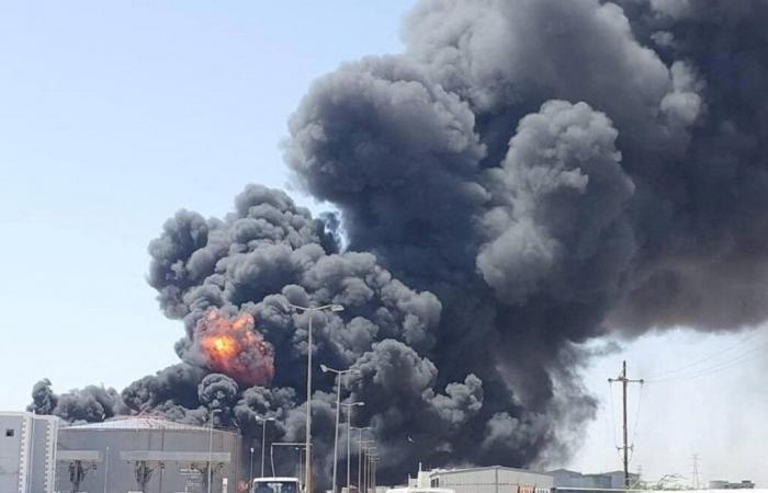 Fire at the Port Soudan oil depot after a paramilitary drone attack