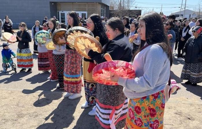First day of the red dress in Pessamit