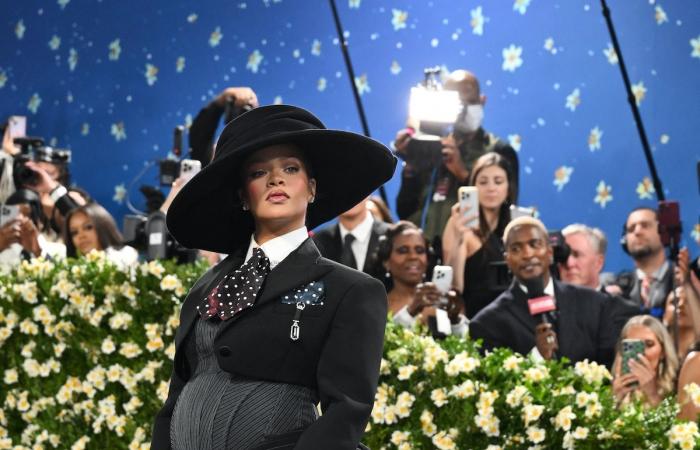 Surprise at Met Gala: Rihanna reveals her rounded belly, she is pregnant with her third child with Asap Rocky (photos)