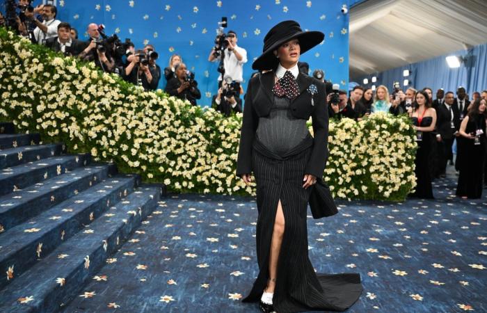 Surprise at Met Gala: Rihanna reveals her rounded belly, she is pregnant with her third child with Asap Rocky (photos)