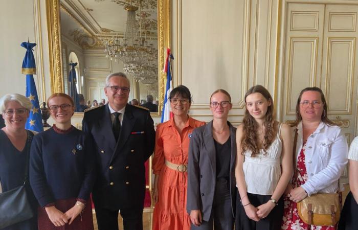 Three high school students from Châteaubriant, winners of the 1st national prize for the resistance and deportation competition, received at the Élysée on May 7 as part of the 80th anniversary of the Nazi capitulation in Europe