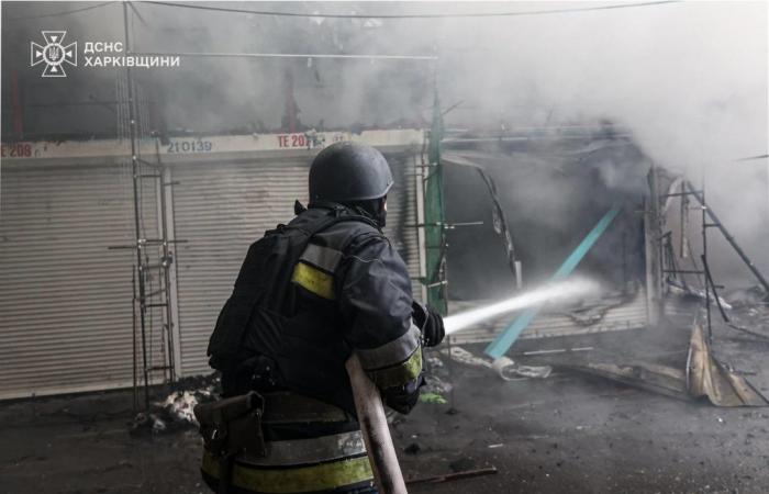 A fire caused by Russian bombing ravages the largest Kharkiv market
