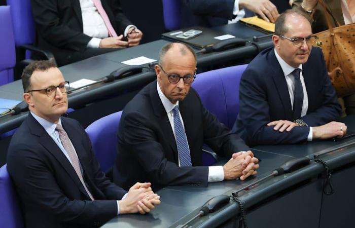 CDU boss falls 1. policy