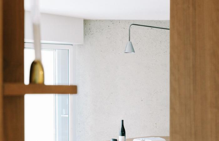 In Montreuil, a small post-modern and minimalist space
