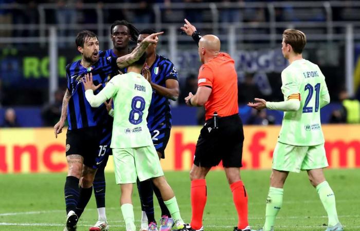 Inter-Barcelona, ​​tension between Acerbi and Inigo Martinez after Calhanoglu’s goal: what happened | Firstpagin
