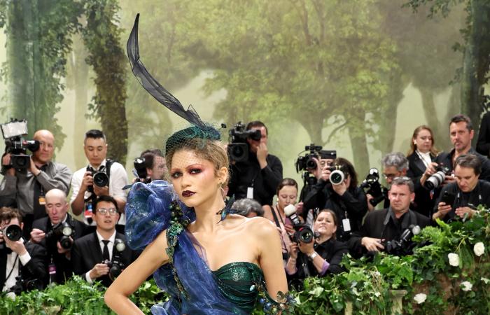 Zendaya’s Met Gala 2025 Red Carpet Look Photos and Suit, Up Close