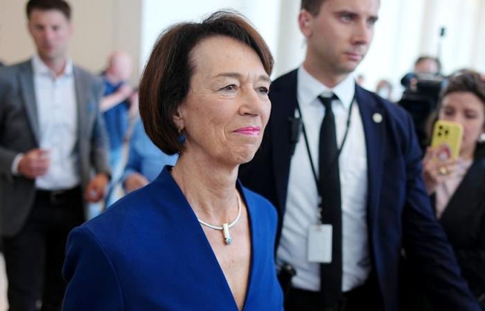 CDU boss falls 1. policy