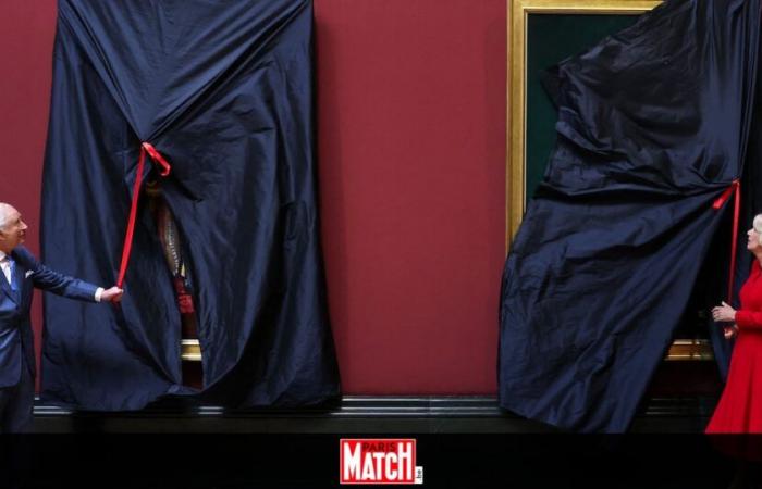 Charles and Camilla unveil new portraits on the occasion of the king’s coronation anniversary: a detail raises the anger of Internet users
