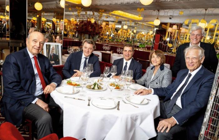 Paris Match brings together Chiraquie for an event photo