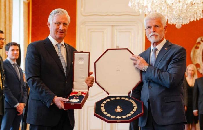 King Philippe receives the necklace from the Order of the White Lion of the President of the Czech Republic