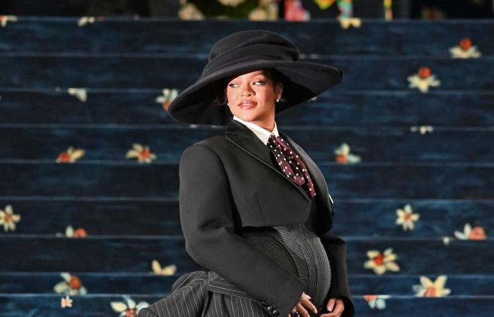 Surprise at Met Gala: Rihanna reveals her rounded belly, she is pregnant with her third child with Asap Rocky (photos)