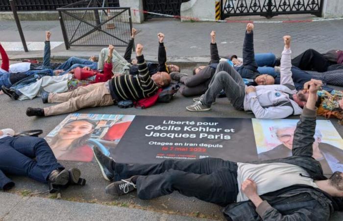 Cécile Kohler, hostage in Iran. A human protest channel in front of the Iranian Embassy in Paris