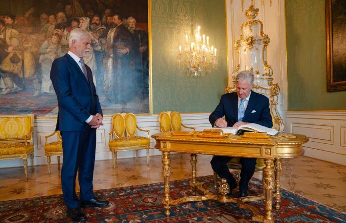 King Philippe receives the necklace from the Order of the White Lion of the President of the Czech Republic