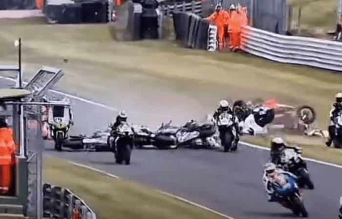 Two pilots of the British Superbike championship die in a dramatic accident in the middle of the race