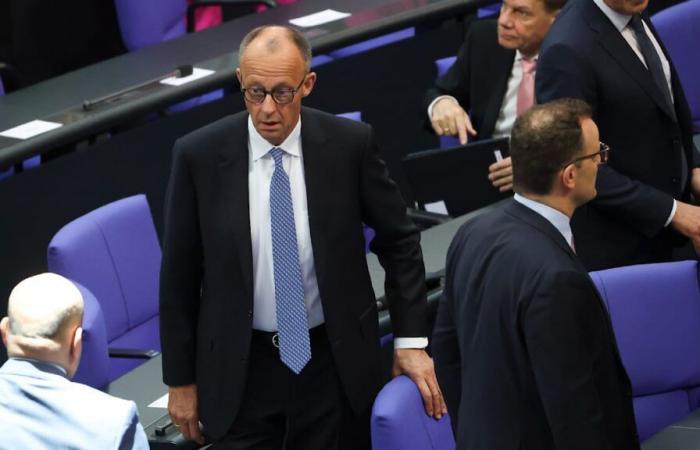 CDU boss falls 1. policy