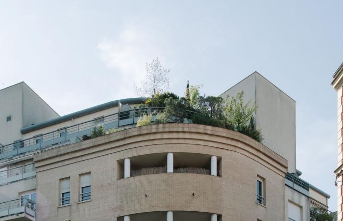 In Montreuil, a small post-modern and minimalist space