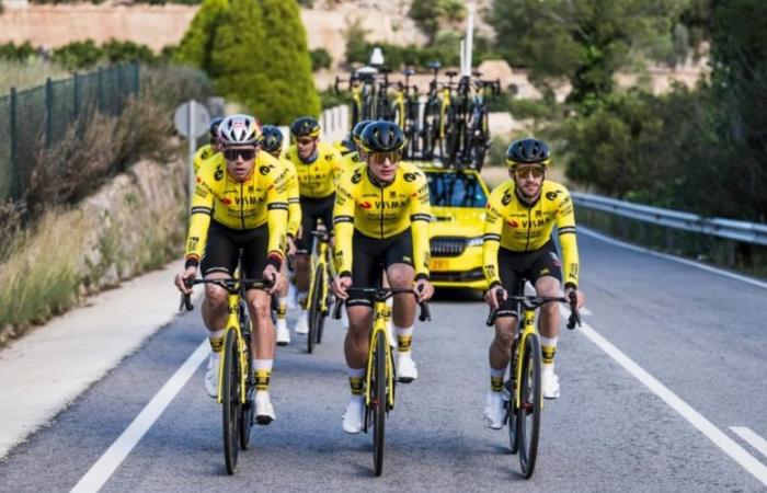 Giro. Tour d’Italie – La Visma with Wout Van Aert and Simon Yates on the Giro