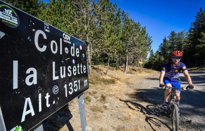 In Cévennes, during 11 dates over the season, passes are reserved for cyclists