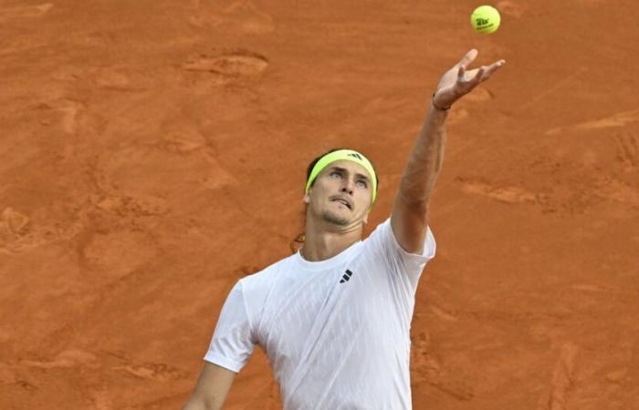 Zverev begins Rome title defence with confident win over Carabelli