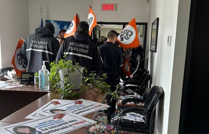 [VIDÉO] Negotiations with peace agents: demonstration in the offices of a minister